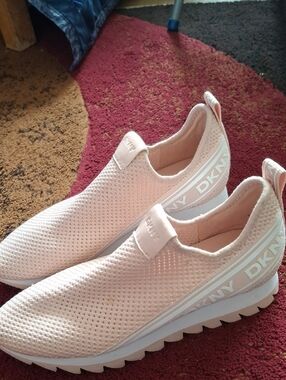 DKNY Women’s Slip-On Knit Sneakers — Light Pink